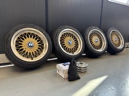 Felgensatz BMW Sternspeiche mit Adapter für 4 Loch E30
