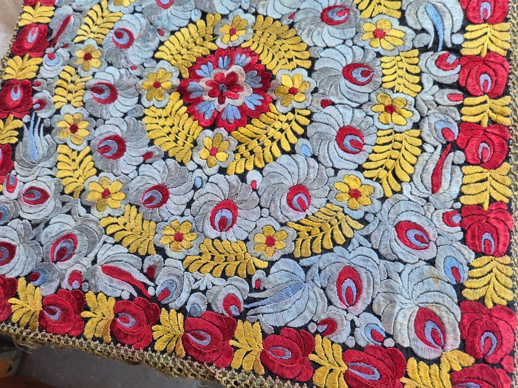 Altra biancheria da tavola: Handgestickte Tischdecke, Vintage Look – Usato da Bern venduto da aronari 1