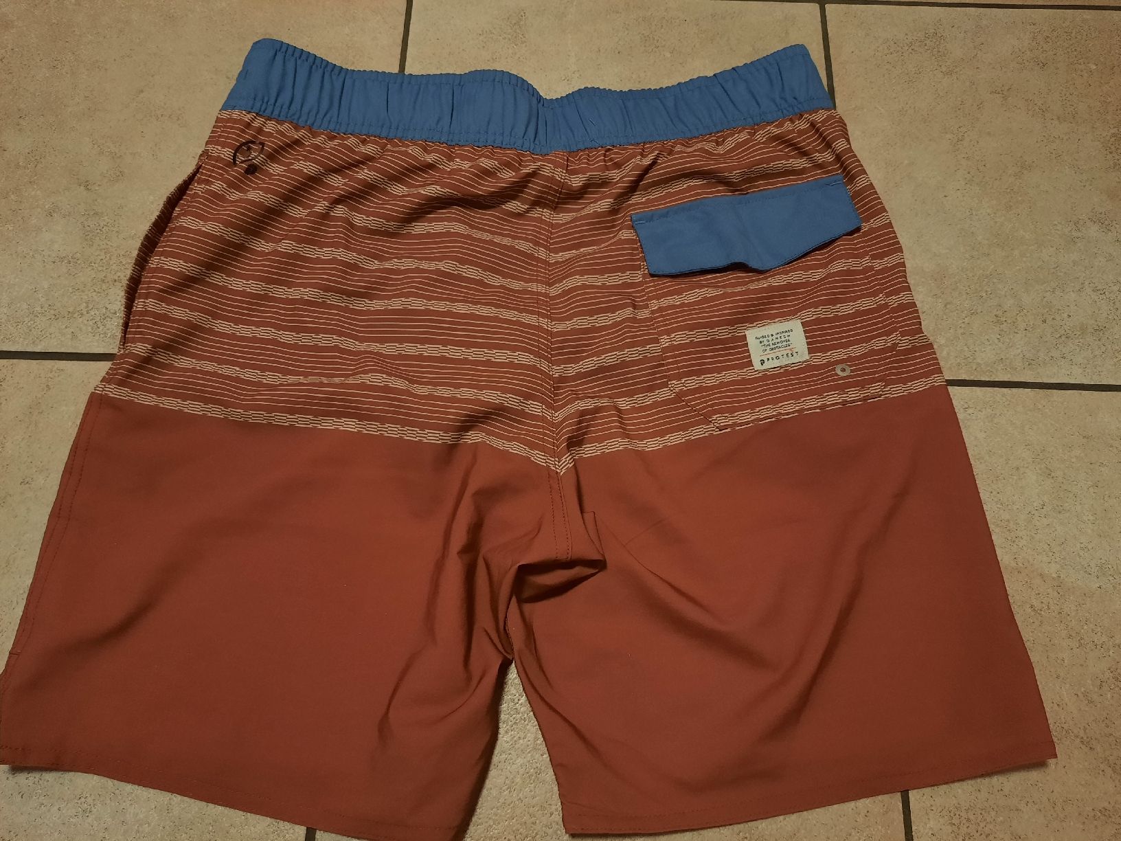 Protest Costumi da bagno: Protest Badehose/Badeshorts, Grösse S – Nuovo (secondo la descrizione) da Gsteigwiler venduto da jomesi 1