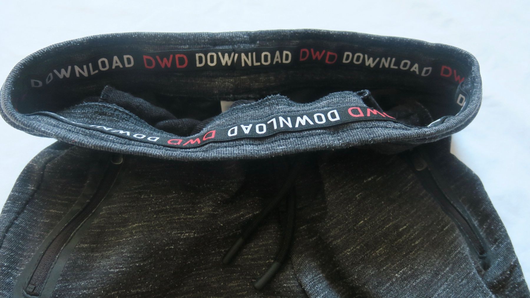 C&A Hosen: Trainer C&A Gr. 146 – Gebraucht aus Davos Platz von Infinity795 3