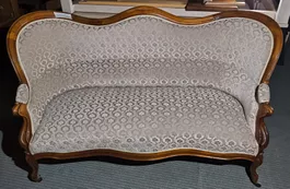 Biedermeier Sofa ca. 1850–1880, Nussbaum Holz, Stoff Beige,
