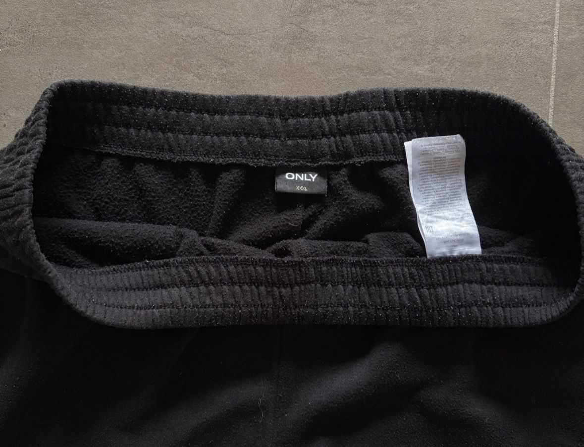 Only Pantalons: PLUSSIZE TRAINERHOSE VON ONLY – D'occasion à Winterthur par schlaraffeland 1