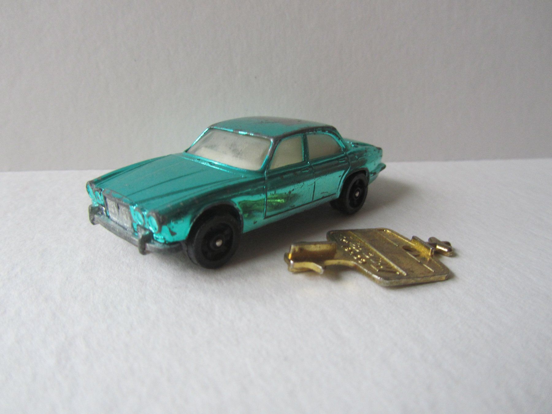 Corgi Toys Modellini d'auto: Jaguar XJ 6, Corgi Rockets, Nr. 902 – Usato da Weiningen ZH venduto da dietsch57