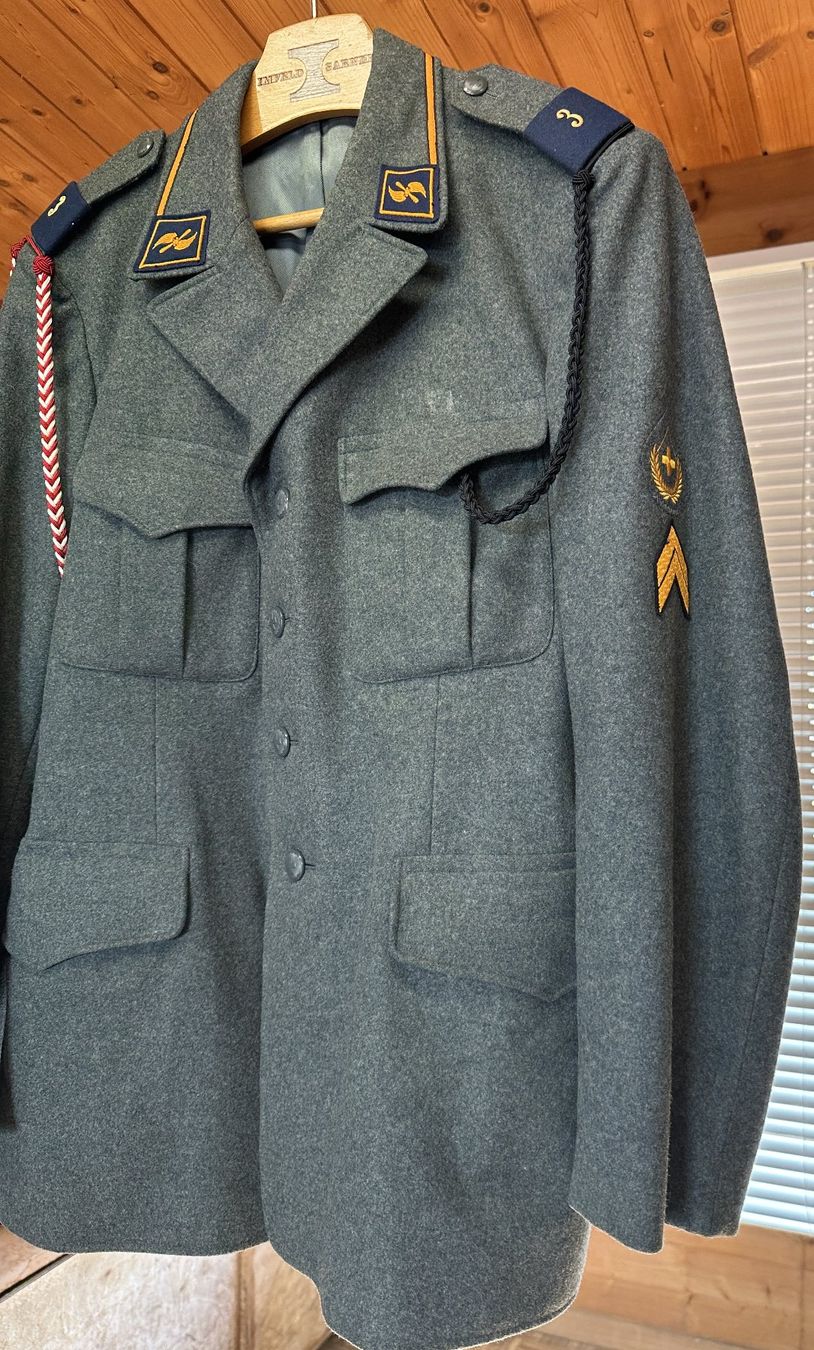 Uniformi: Uniform Jacke eines Offiziers – Usato da Hergiswil NW venduto da hpb_9bvx 1