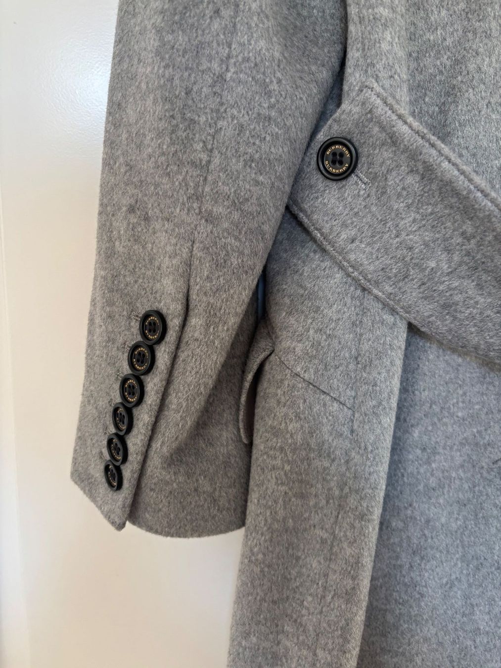 Burberry Cappotti: BURBERRY  Wolll/Kaschmirmantel, hellgrau oversized CH 34 – Nuovo (secondo la descrizione) da Herrliberg venduto da mayfi 6