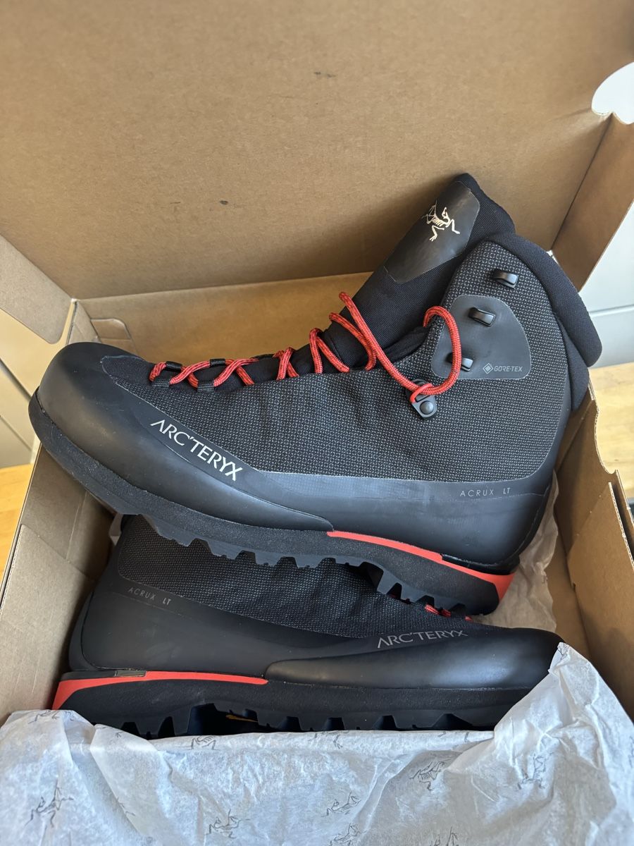 Arcteryx Scarpe da uomo: Neue Arc’teryx Bergschuhe 42.5 – Nuovo e nell'imballaggio originale da La Tour-de-Trême venduto da ValGruyere 3