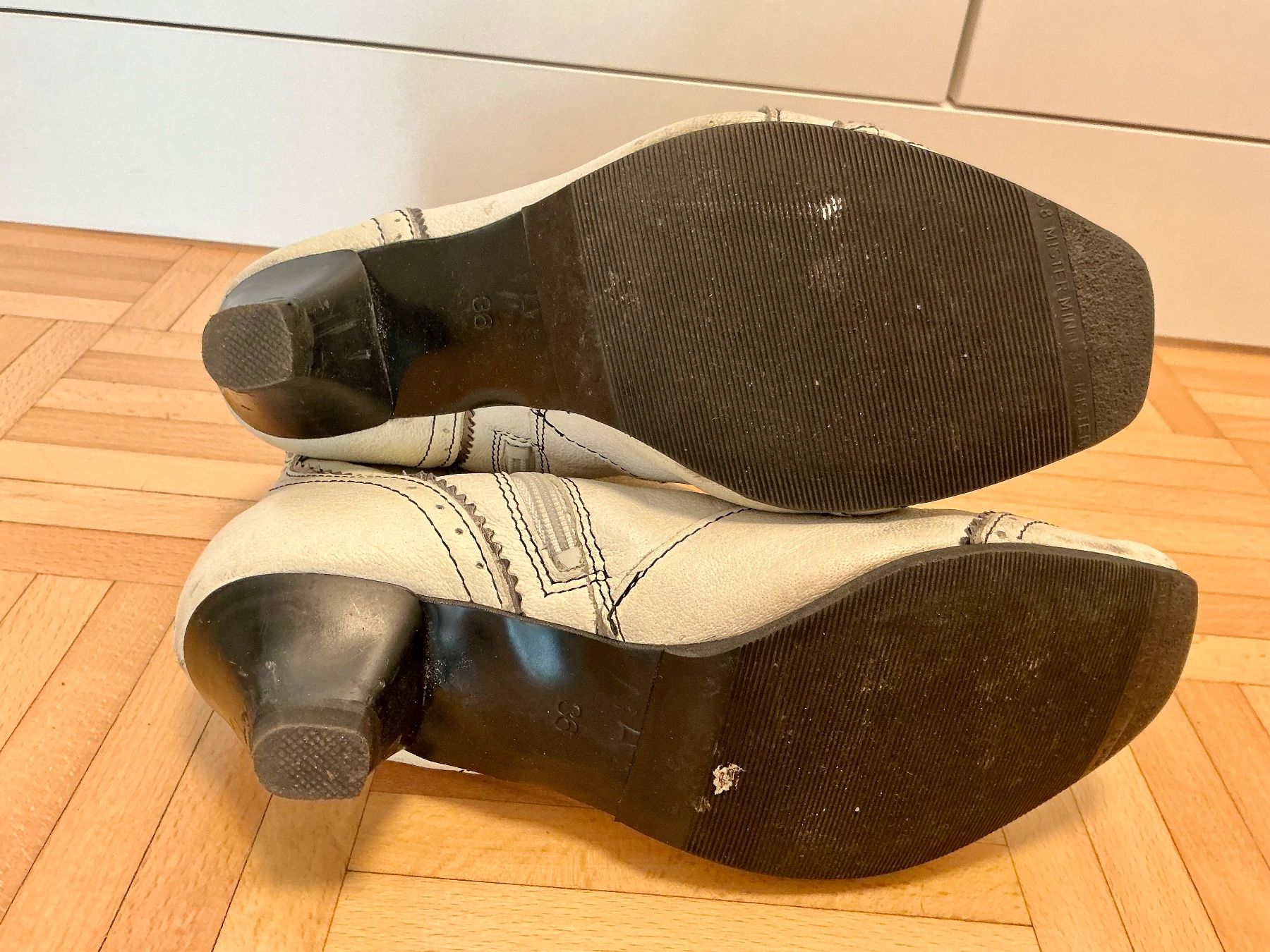Scarpe da donna: Wunderschöne Stiefeletten, Echtleder, Grösse 36, Vintage – Usato da Zürich venduto da Mia712 4