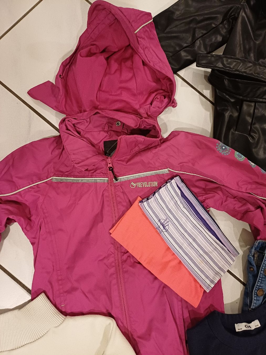 Lotti & Set di vestiti: Grosses Kleiderpaket Mädchen ab Grösse 152 bis S – Usato da Bremgarten AG venduto da leharh 5
