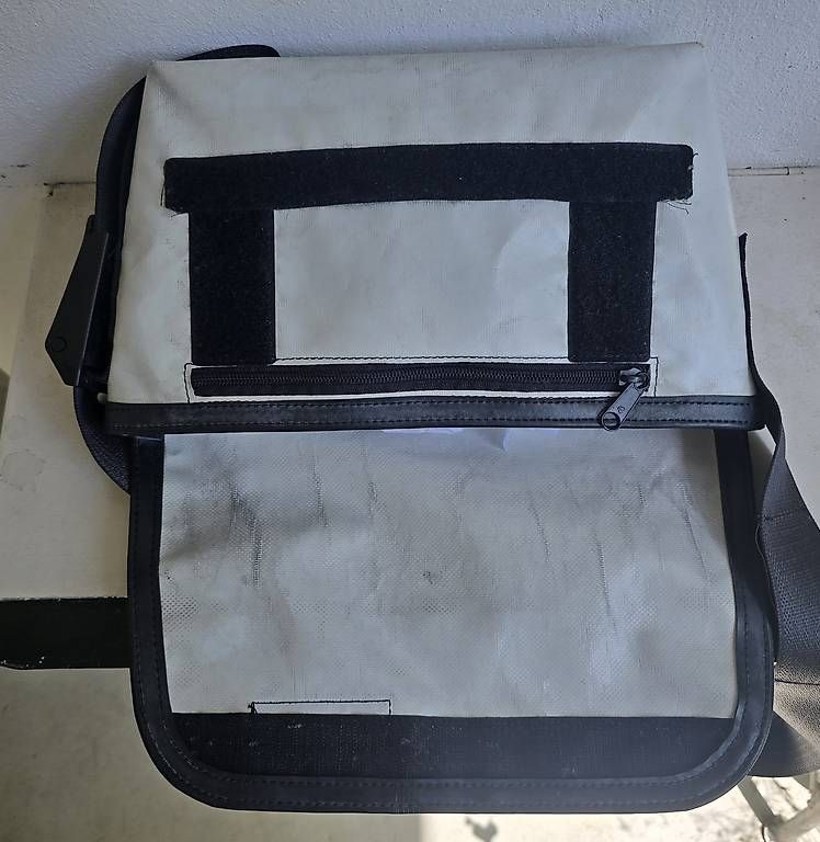 Freitag Sacs: Freitag Tasche F41 HAWAII FIVE-0 Hellgrau – D'occasion à Bern par Lepidoptera11 3