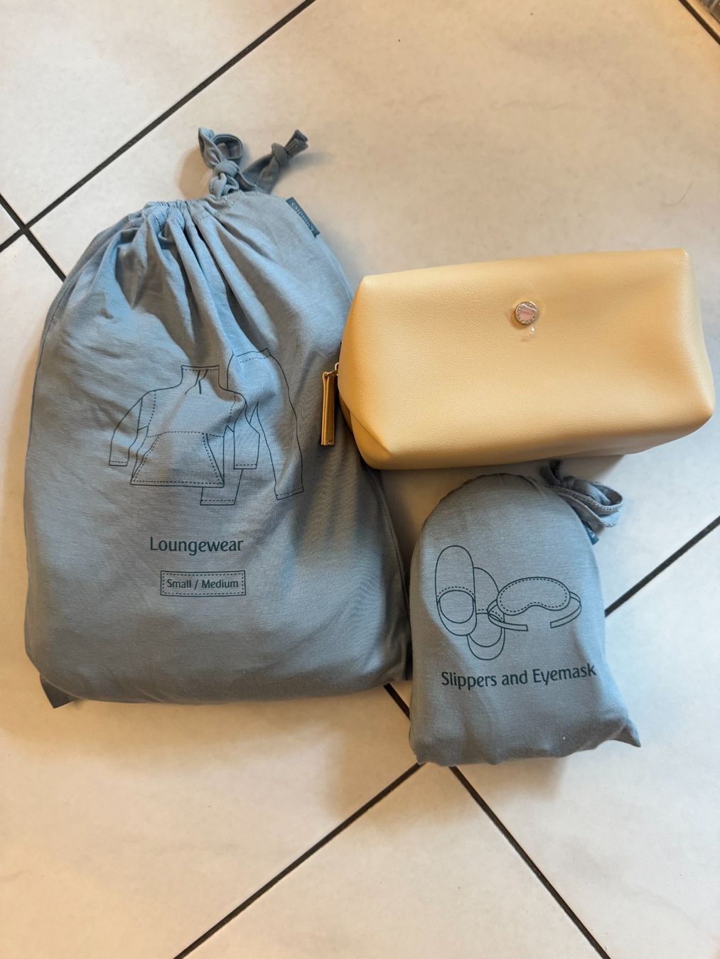 Negligees & Pigiami: NEU - Emirates BUSINESS CLASS  SET Nr. 11 – Nuovo e nell'imballaggio originale da Maienfeld venduto da Fashion_2009