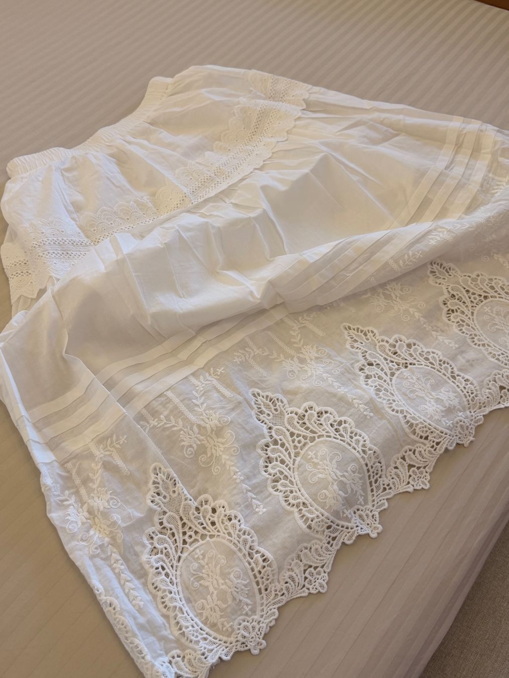 Röcke: Romantischer weißer Spitzenrock – Boho Chic – Neu und originalverpackt aus Hüttikon von fra_7mtn 1