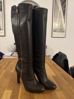 Bottes hautes en cuir noir talons aiguilles état usagé