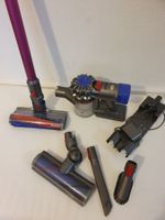 Dyson V8 avec 2 brosses principales