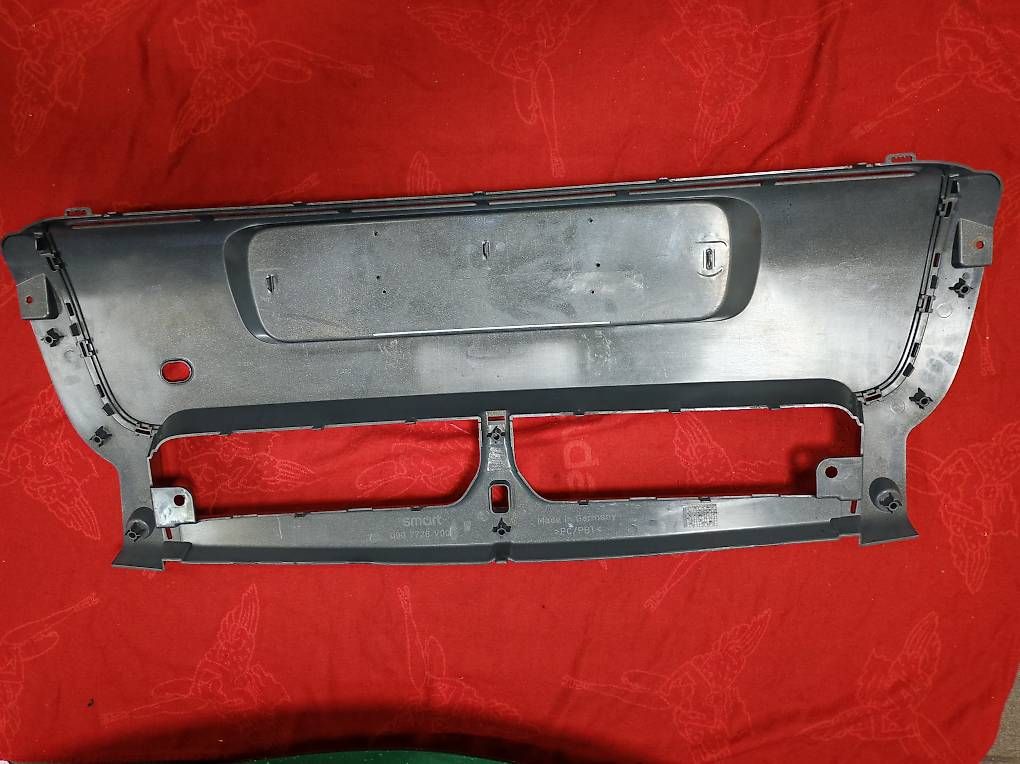 Smart Tutti pezzi di ricambio auto: Smart Roadster paraurti centrale posteriore grigio argento – Usato da Cadenazzo venduto da Mulinacu 2