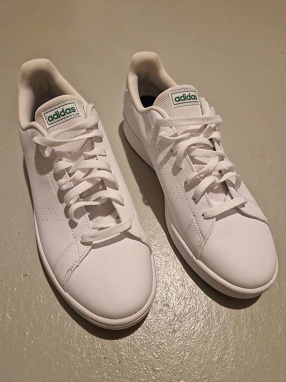 Adidas Chaussures hommes: Adidas Advantage Base 46 NEU – D'occasion à Muttenz par vba_r8ln