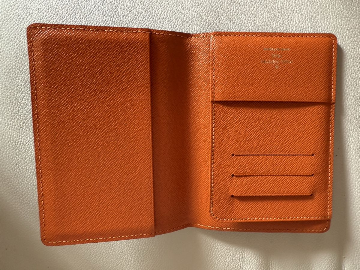 Louis Vuitton Portefeuilles: Louis Vuitton Pass Etui – D'occasion à Zollikon par sba_5tf2 1