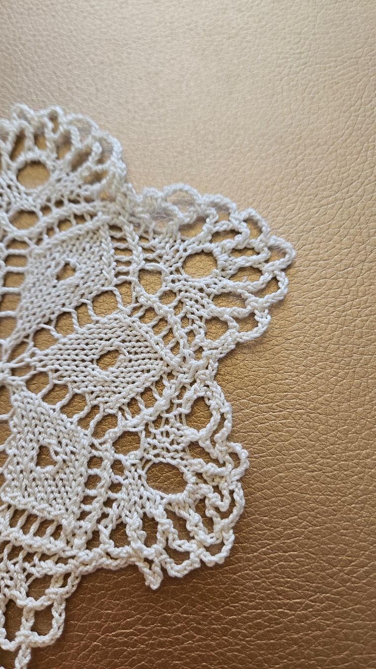 Altra biancheria da tavola: Spitzendeckchen Spitzendeckeli D13 cm Deckeli hellbeige – Usato da Gossau ZH venduto da LeoniesDeko 3