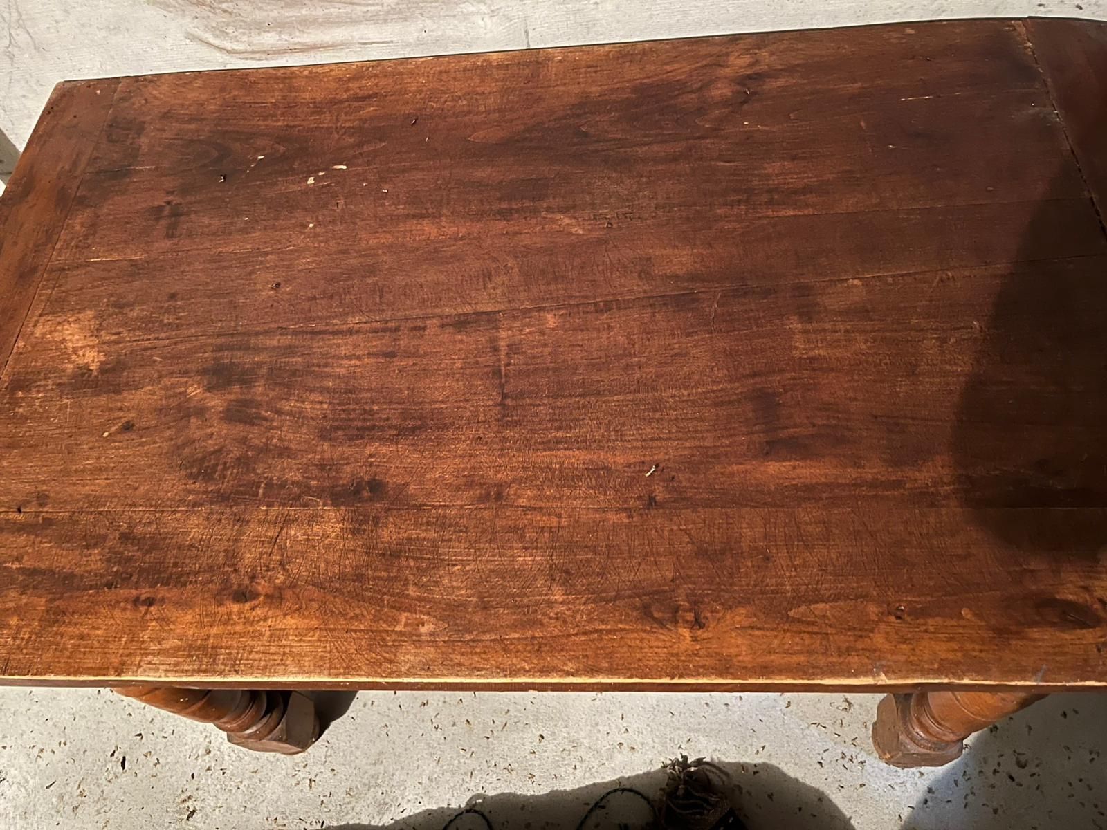 Articles en bois: Alter Holztisch – D'occasion à Zuzgen par Babalicious 1