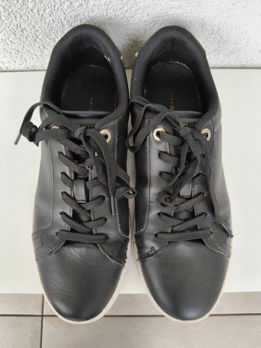 Tommy Hilfiger Chaussures hommes: Baskets noires Tommy Hilfiger 41 – D'occasion à Monthey par lesaffairesdecamille 4