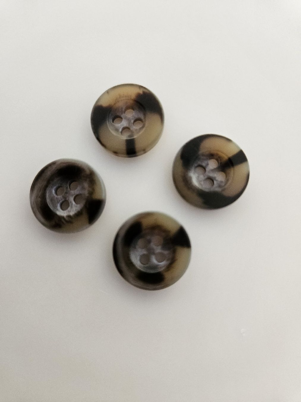 Boutons: 4 Knöpfe braun – D'occasion à Nürensdorf par cul_b7h6