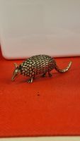 Goldener Gürteltier-Charm, Miniaturfigur, Metall Deko