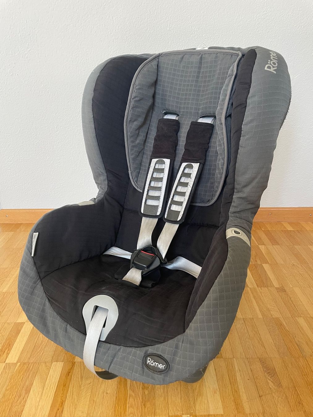 Auto-Kindersitze: Römer Autositz – Gebraucht aus Wiesendangen von Blupics