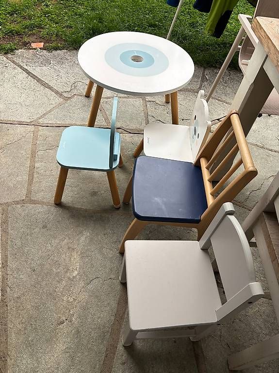 Set di tavolo e panche: Kindertisch mit 4 Stühlen – Usato da Zürich venduto da nackerl 1