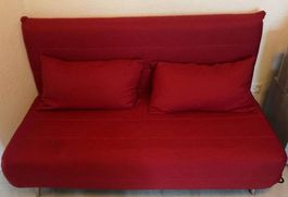 Schönes rotes  Bettsofa