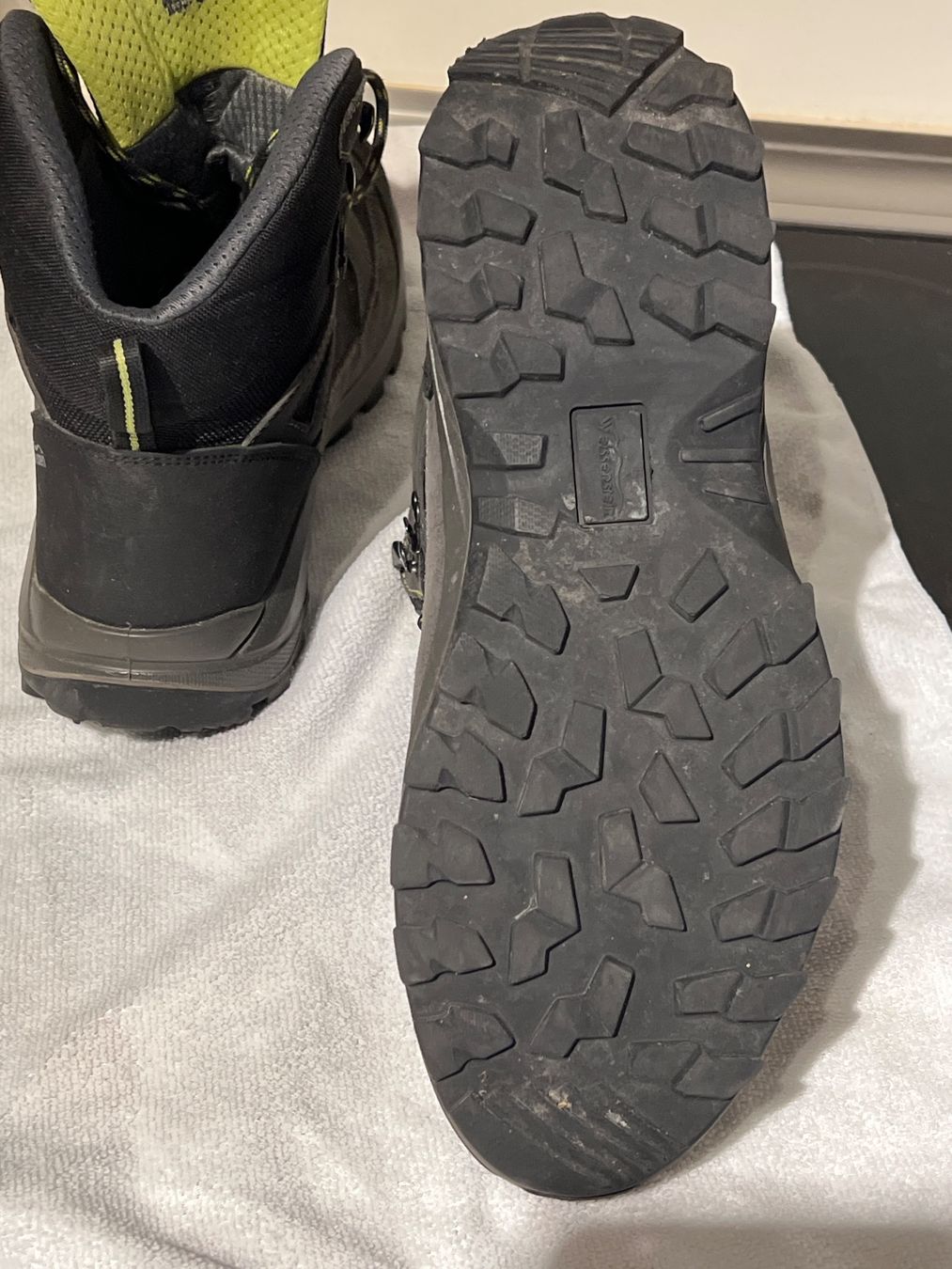 Scarpe da uomo: Wanderschuhe Gr 44 – Usato da Basel venduto da Winniepuuh 3