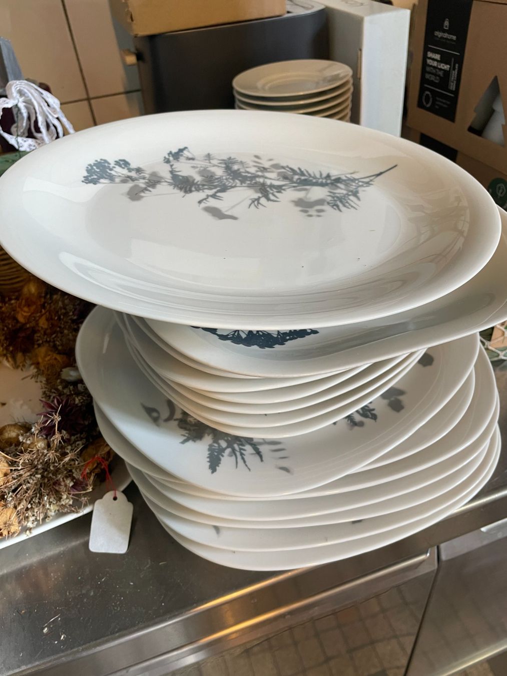 Set di piatti: Langenthal Geschirrset Floral Teller, Platten, Sauciere – Usato da Gelterkinden venduto da highfligh 1
