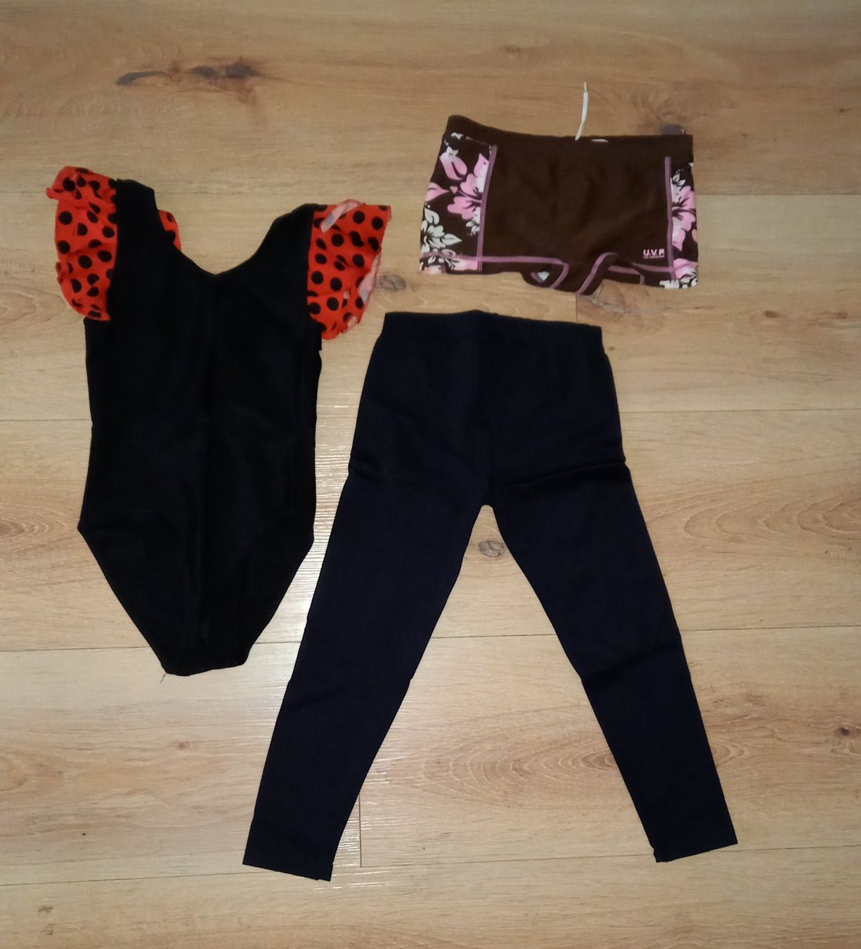 Lotti & Set di vestiti: Kleider set Grösse 128 – Usato da Lützelflüh-Goldb venduto da Punktesammler 1