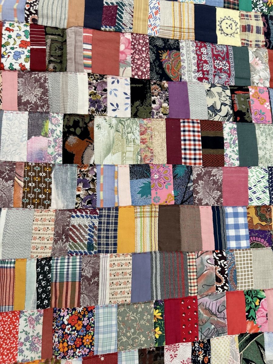 Decken: Patchwork Decke handgefertigt bunt mit rotem Rand – Gebraucht aus Zürich von eri_2ctx 2