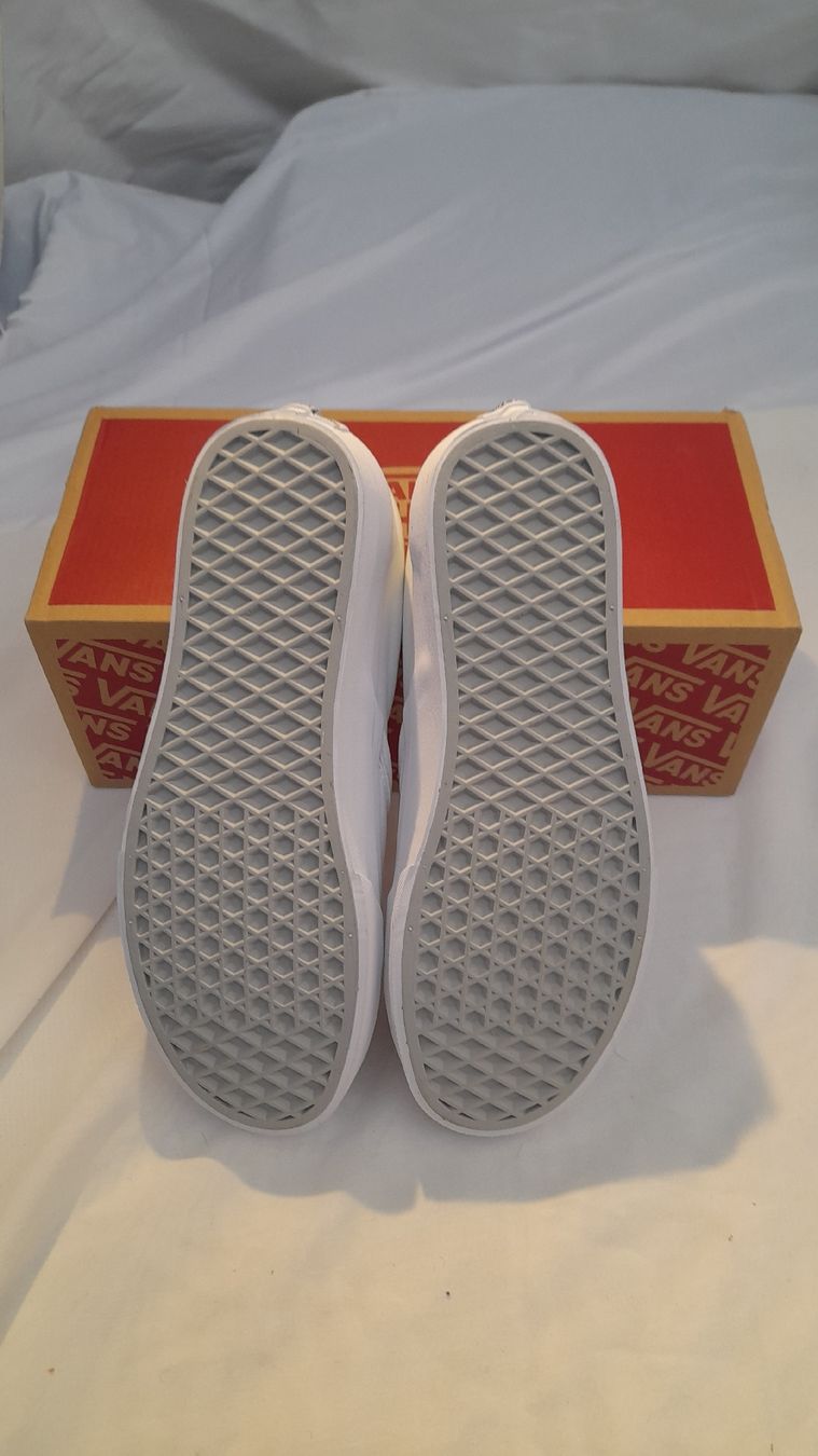 Vans Scarpe da uomo: Vans Classic Slip-On neuves, blanches, taille 39. – Nuovo e nell'imballaggio originale da st.gallen venduto da The_Rag_Picker. 4