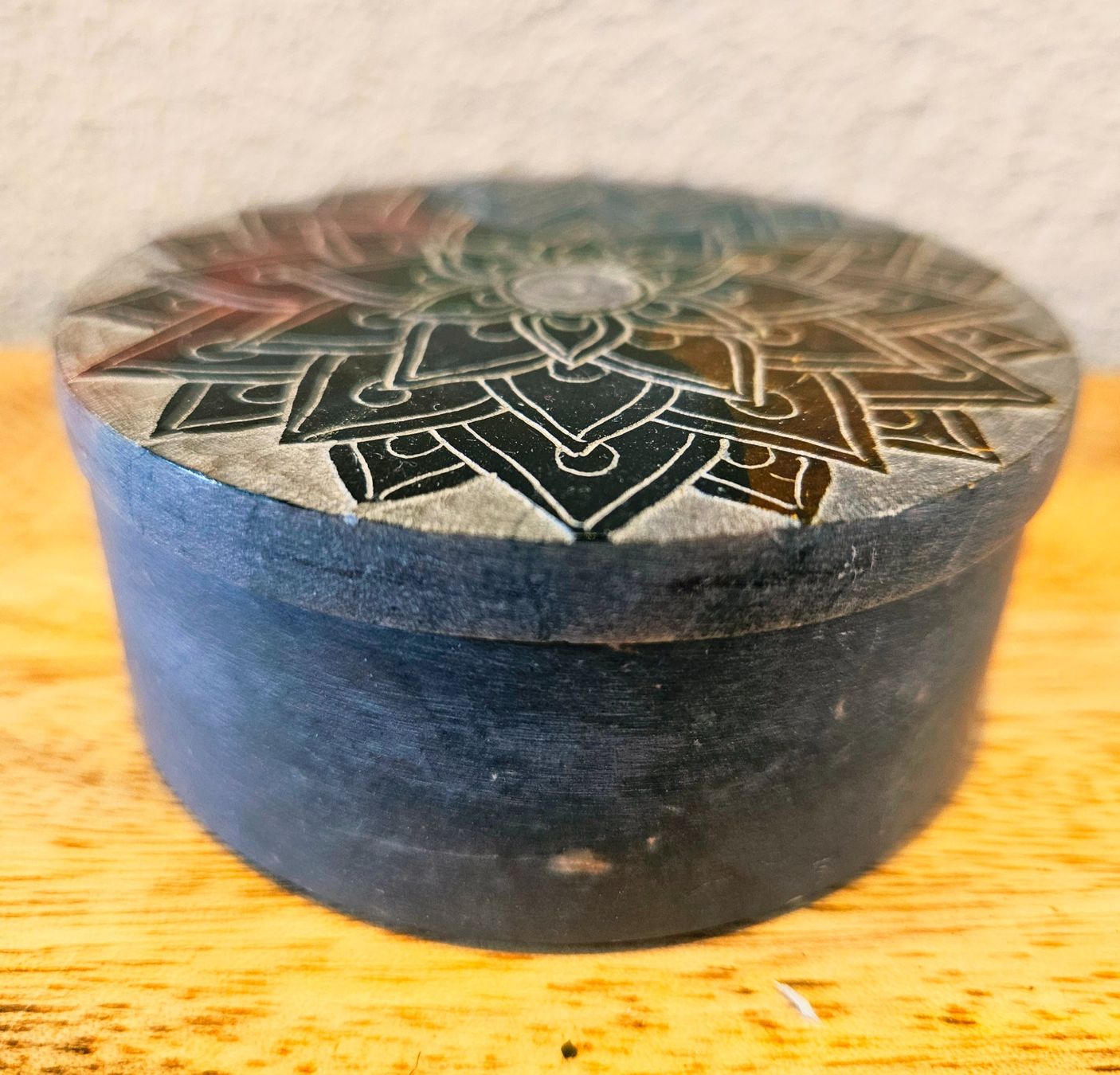 Minerali & Pietre curative: Steindose Stein Box Schatulle Speckstein Mandala Orient Asia – Usato da Birmensdorf ZH venduto da Wendepunkt... 3