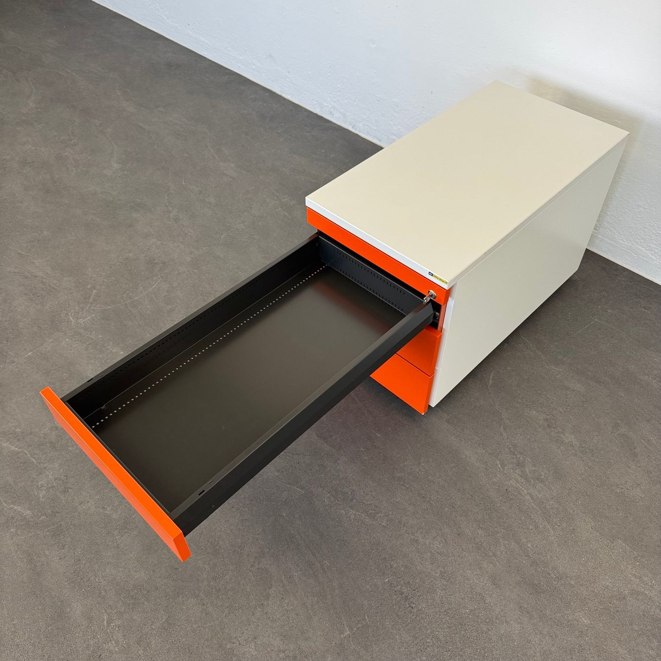 Banconi: König + Neurath Container Roll-Korpus Weiss-Orange 4 – Usato da Schönenwerd venduto da mcofficeshop 3