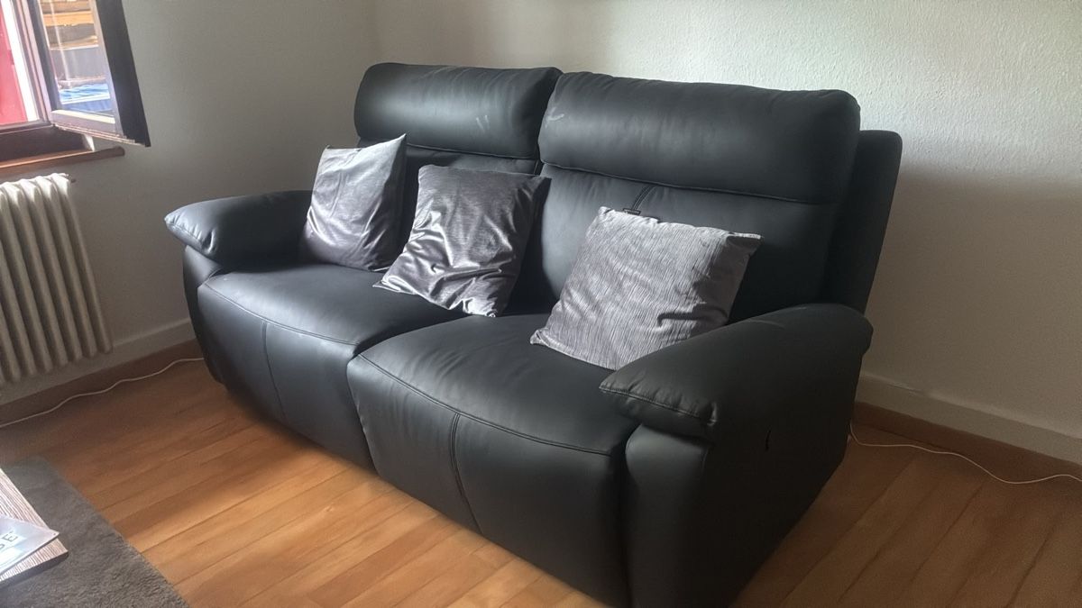 Conforama Sofas: Schönes neueres 2-er Sofa – Neu (gemäss Beschreibung) aus Therwil von Catalan 1