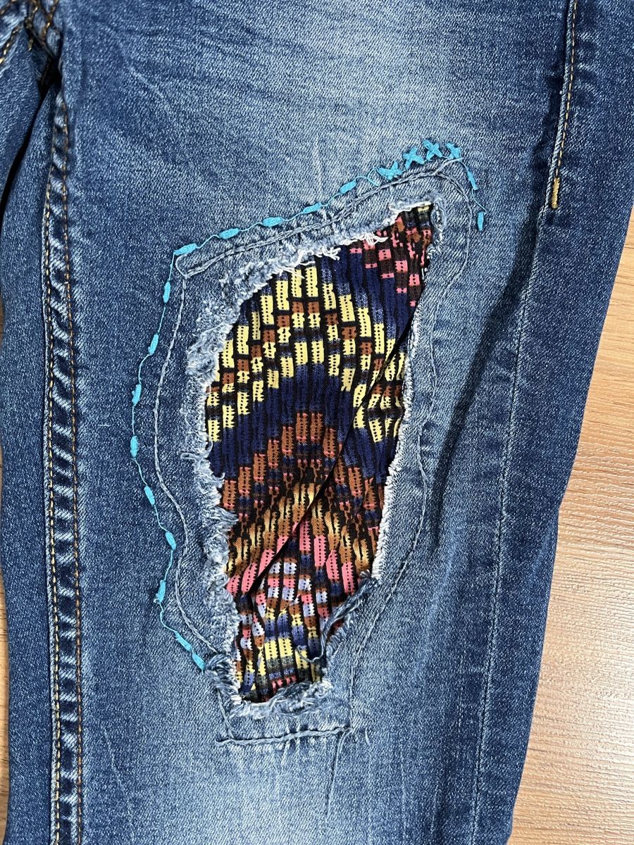 Desigual Jeans: Jeans DESIGUAL mit Einnähern und Stickerei – Nuovo (secondo la descrizione) da Oberbüren venduto da len_5q92 1