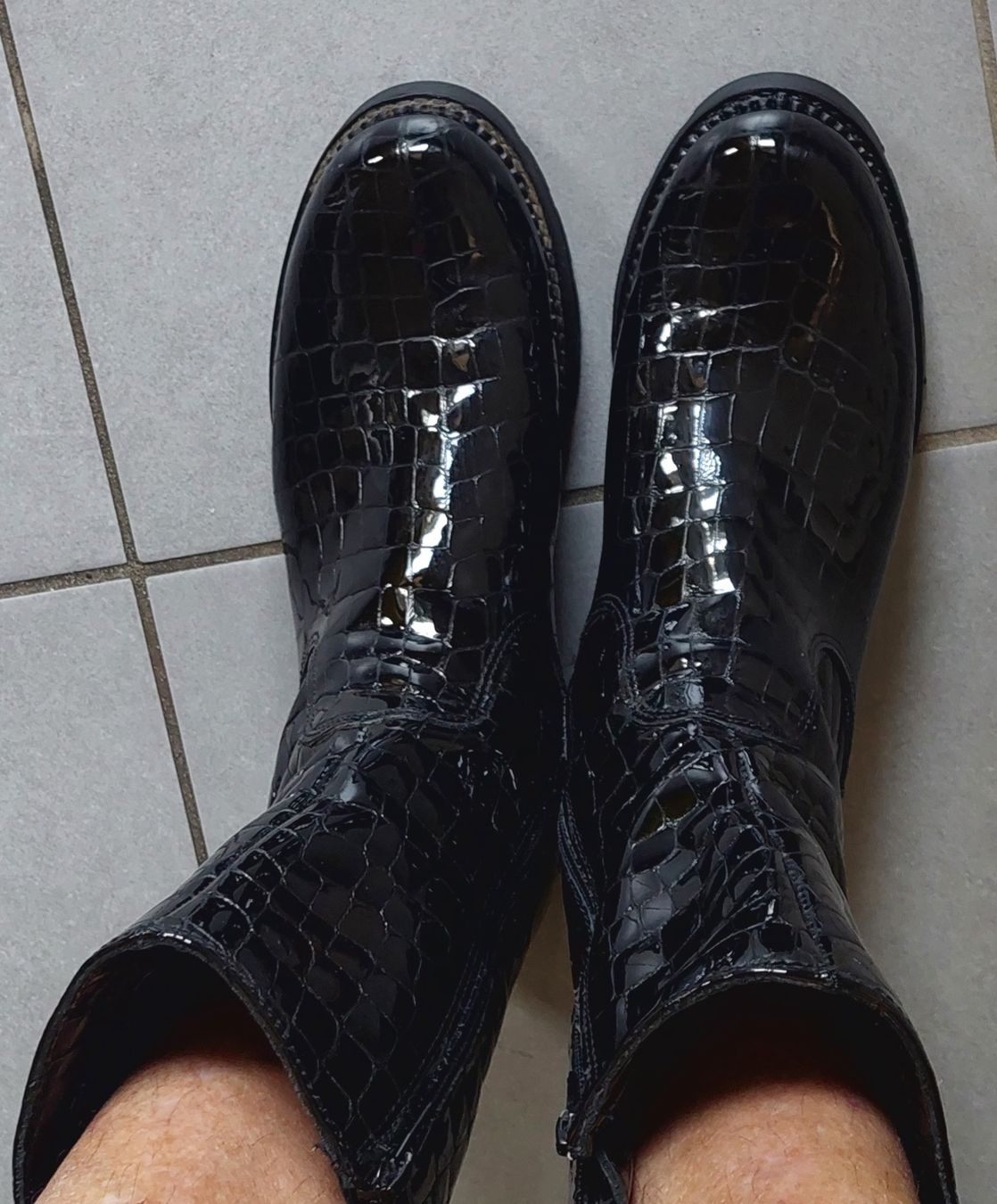Chaussures femmes: Bottines noires vernies hiver – D'occasion à Plan-Les-Ouates par Lolothebest 2