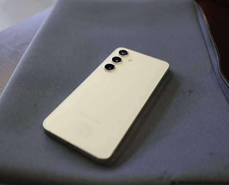 Samsung Telefoni cellulari / Smartphones: Samsung Galaxy S24 – Usato da Liebefeld venduto da Nathalia5 1