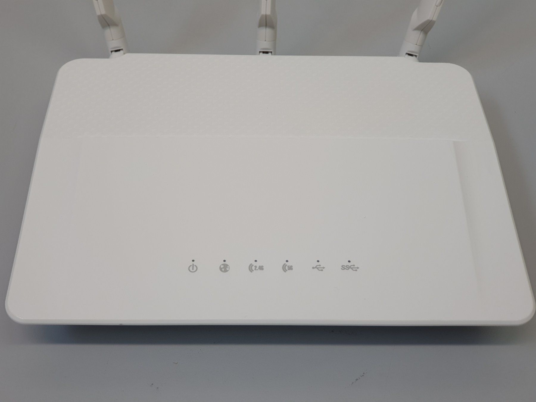 Dlink Modem & Router: D-Link DIR-880L AC WLAN Router – Usato da Hochdorf venduto da av-electronics 1