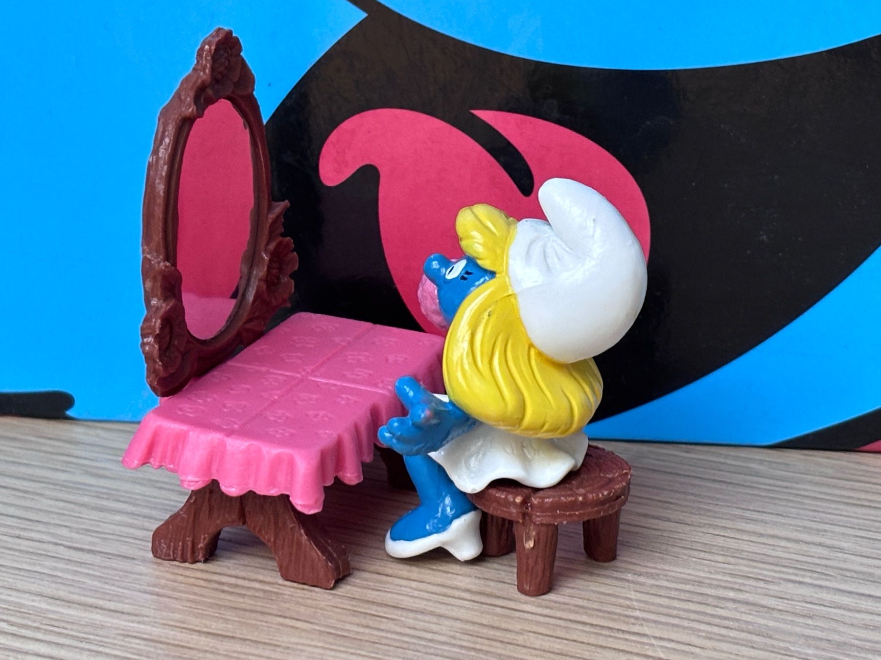 Schleich Statuette: Schlumpfine am Schminktisch – Usato da Lyss venduto da Duckszone