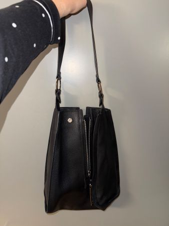 LIEBESKIND, schwarze Handtasche aus Leder, neuwertig