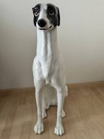 Hund aus Porzellan - Windhund - Dekohund sitzend
