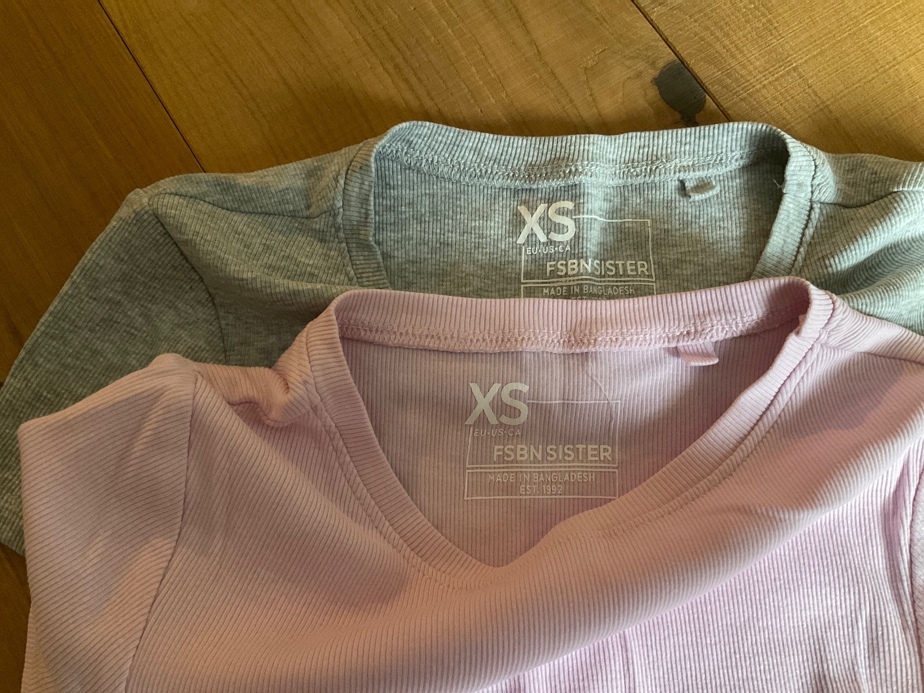 Camicette, T-shirt & Top: 2x TShirts Gr. XS – Usato da Winterthur venduto da aionila 1