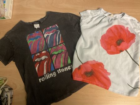 2  ZARA T-Shirts: Rolling Stones & Blumenmuster, Gr. 140