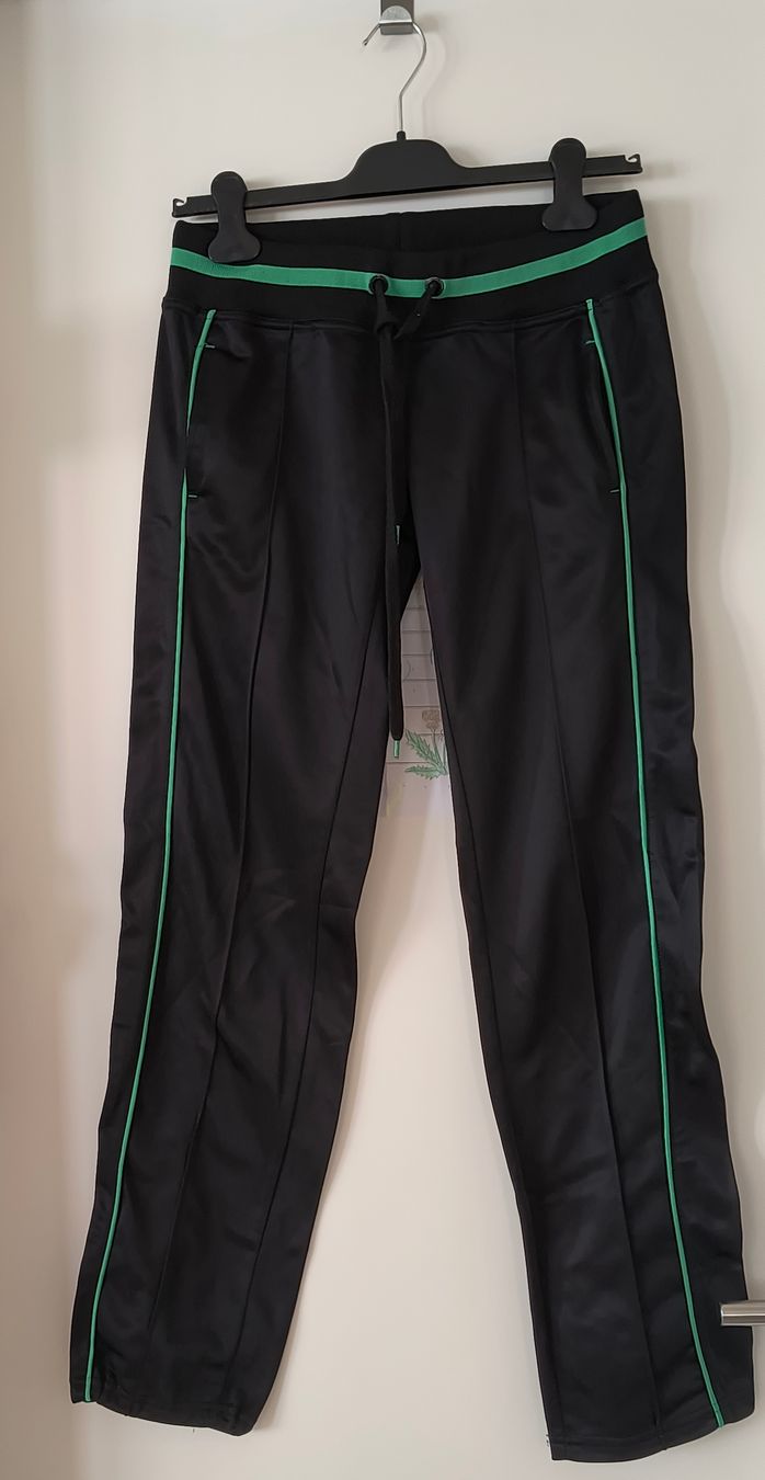 Pantaloni: Sporthose Damen Gr. M – Usato da Schöfflisdorf venduto da kin_2dp9
