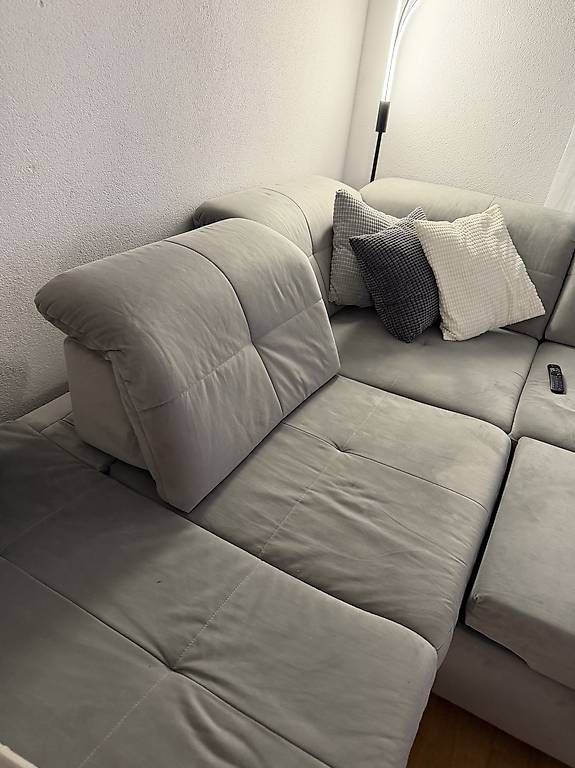 Divani: Großes U-Sofa in Hellgrau mit Schlaffunktion  CHF 1600. – Usato da Wünnewil venduto da ama_t2fv 2
