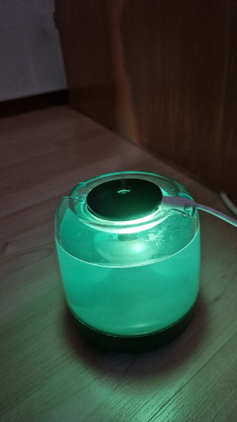 Humidificateurs: Umidificatore Ambiente USB con Luce LED Colorata - Diffusore – Neuf (Voir description) à Berikon par bul_5tkb