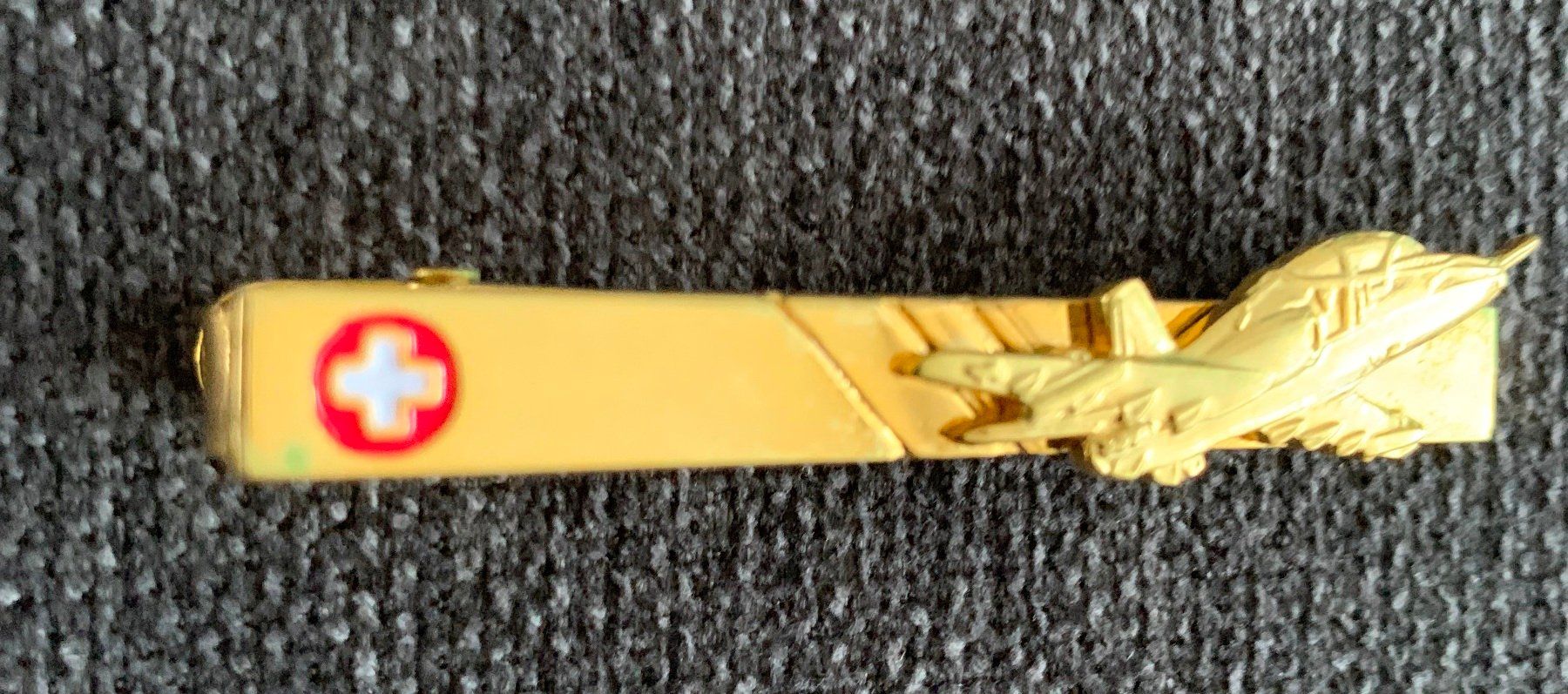 Krawatten: Schweizer Luftwaffe: Krawattennadel + Anstecknadel, Hawk. – Neu (gemäss Beschreibung) aus Emmenbrücke von F.ingl-1947