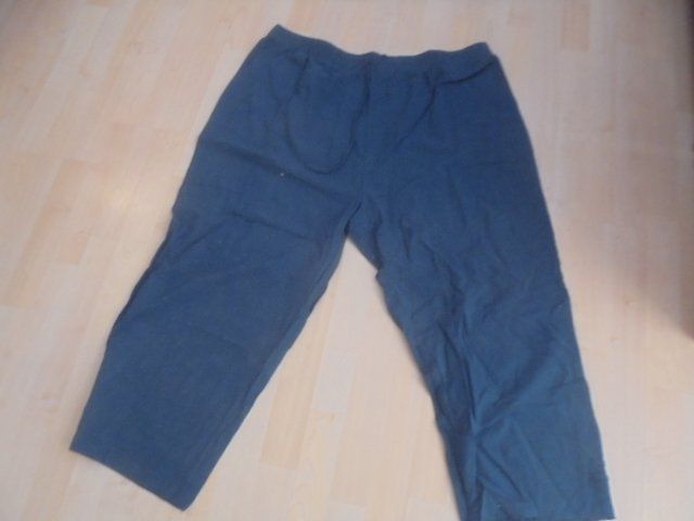 Pantaloni: Hose dunkelgrün Gr. 54 Polyester NEU – Nuovo (secondo la descrizione) da Hinwil venduto da Glasperlen 2